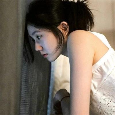 剧场前 海报