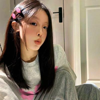 鱼跃在花见 海报